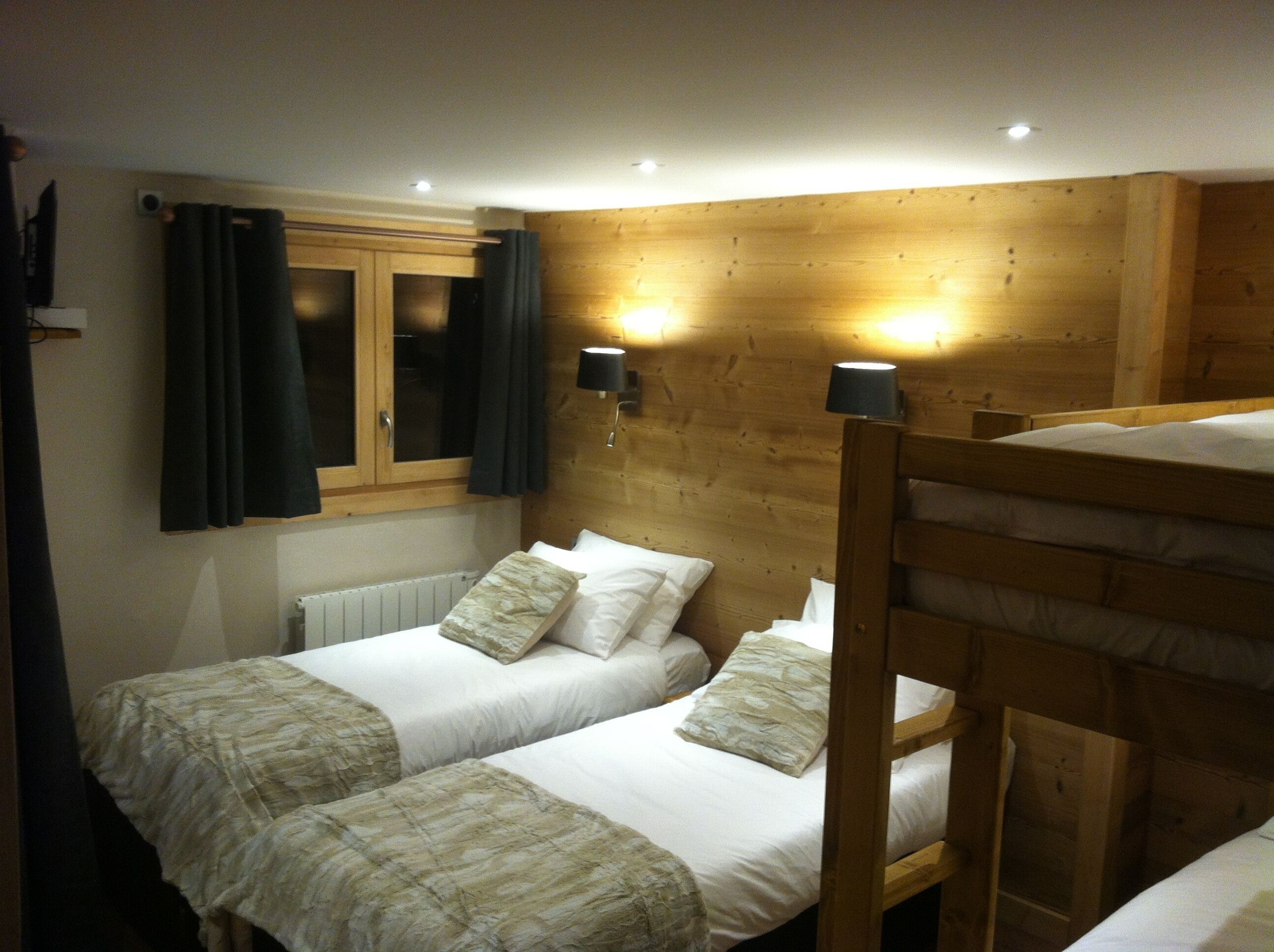 Snowflake room for 4 people <br>Guest room and table 