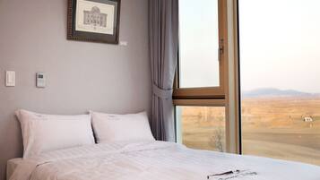 2 bedrooms, soundproofing, free WiFi, bed sheets