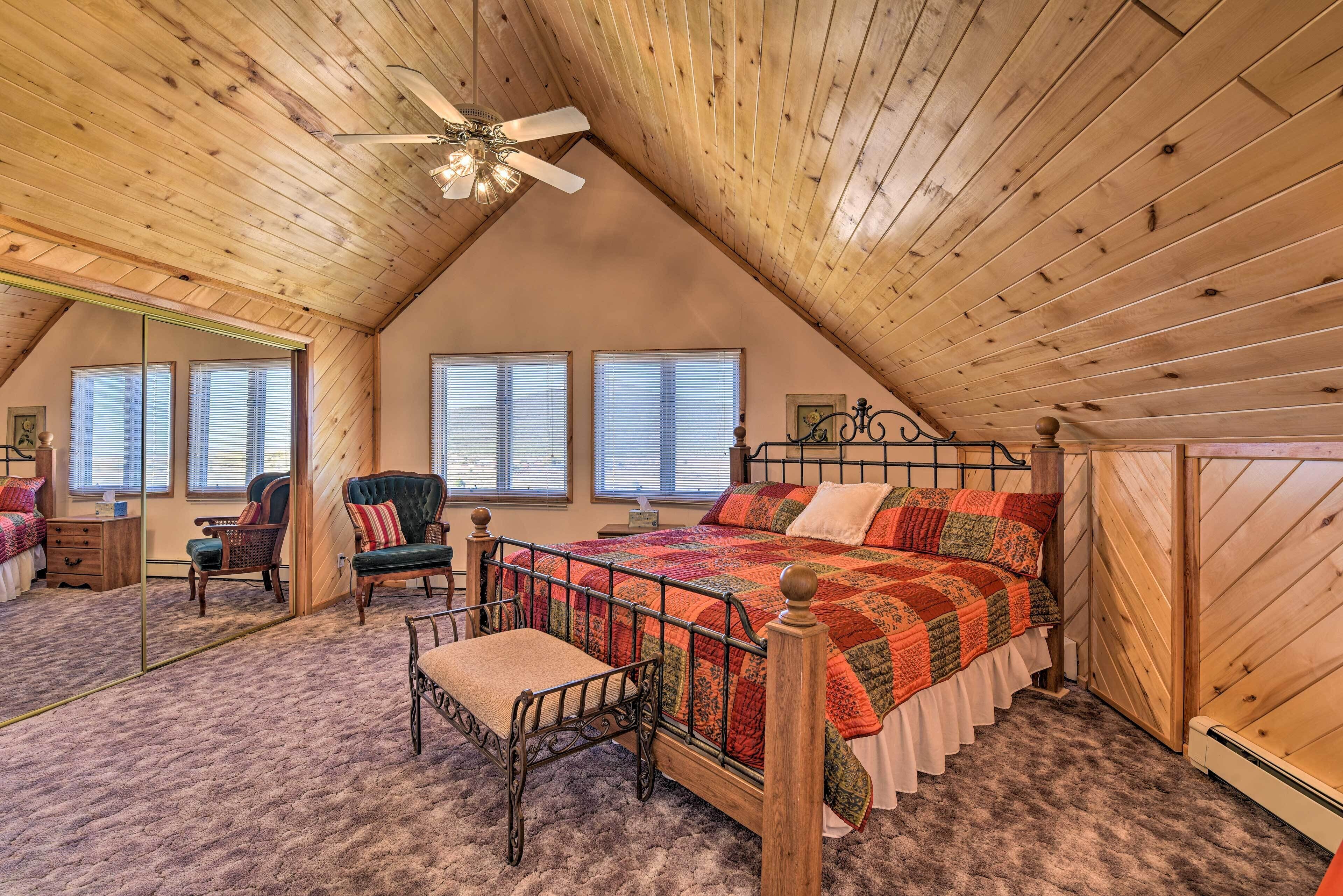 Questa Home w/ Views - 13 Mi to Red River Skiing!