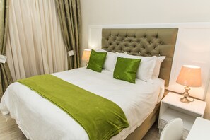Premium bedding, in-room safe, desk, laptop workspace
