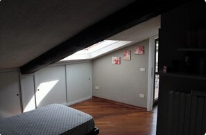 2 室のベッドルーム、旅行用ベビーベッド、WiFi (無料)、ベッドシーツ