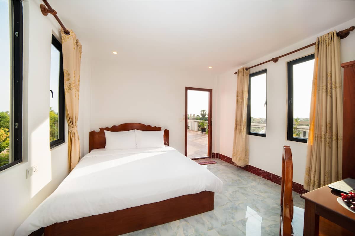 Deluxe Double Room | 房內夾萬、手提電腦工作空間、熨斗/熨衫板、免費 Wi-Fi