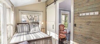 In-Town Saugatuck  “Magical Backyard” with Fire Pit OPEN July 5-12