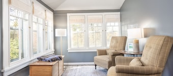 In-Town Saugatuck Walk to Town  “Magical Backyard” 5 Stars!
