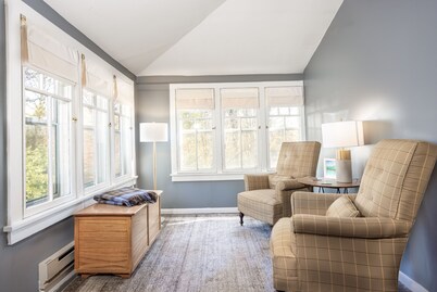 In-Town Saugatuck Walk to Town  “Magical Backyard” 5 Stars!