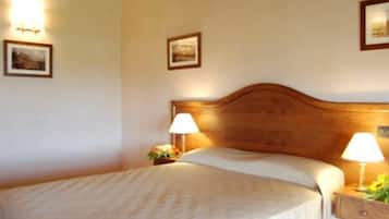 Desk, laptop workspace, free WiFi