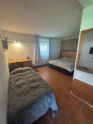 Desk, laptop workspace, free WiFi