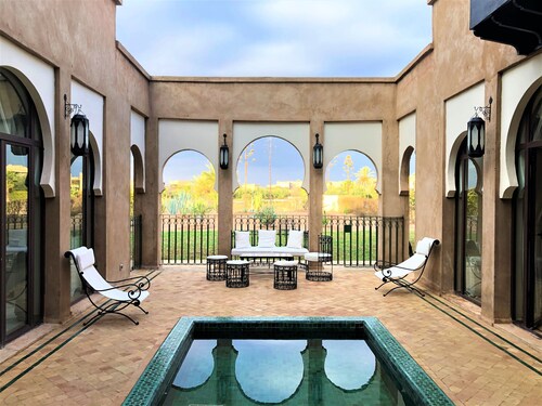 Villa Mayrit. Beautiful Riyadh style villa in privileged surroundings