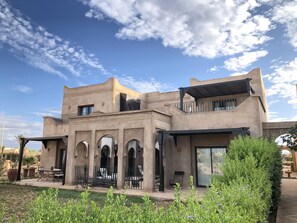 المنشأة من الخارج