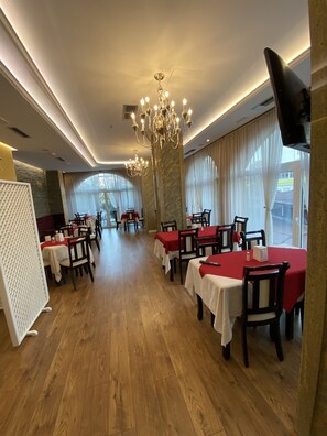 含每日全套早餐