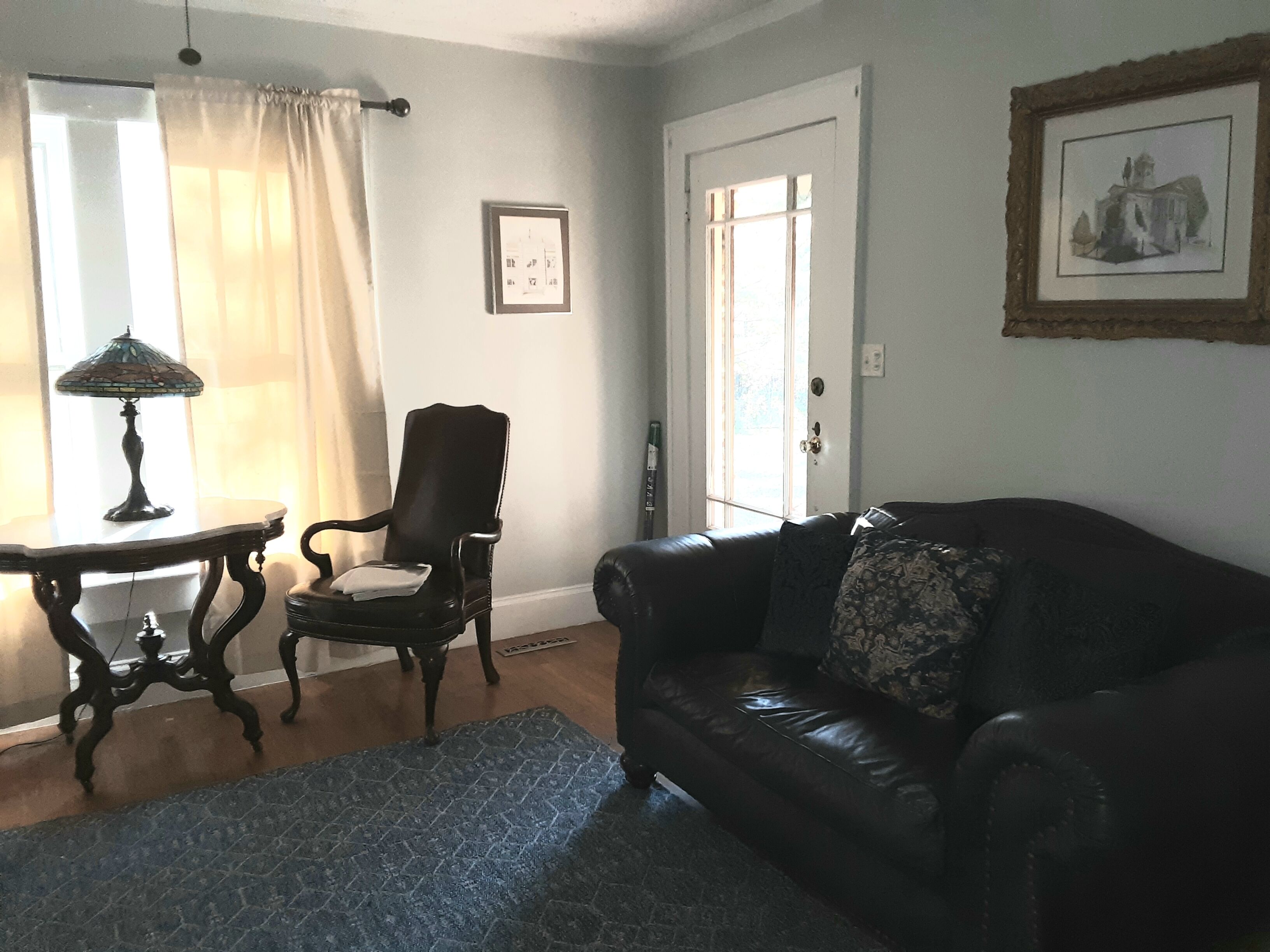 Quiet, private, whole house, 3 bedroom, 1 bath, horse farm retreat. 1500 sq ft. 