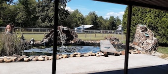 Quiet, private, whole house, 4 bedroom, 2 bath, horse farm retreat. 2000 sq ft.