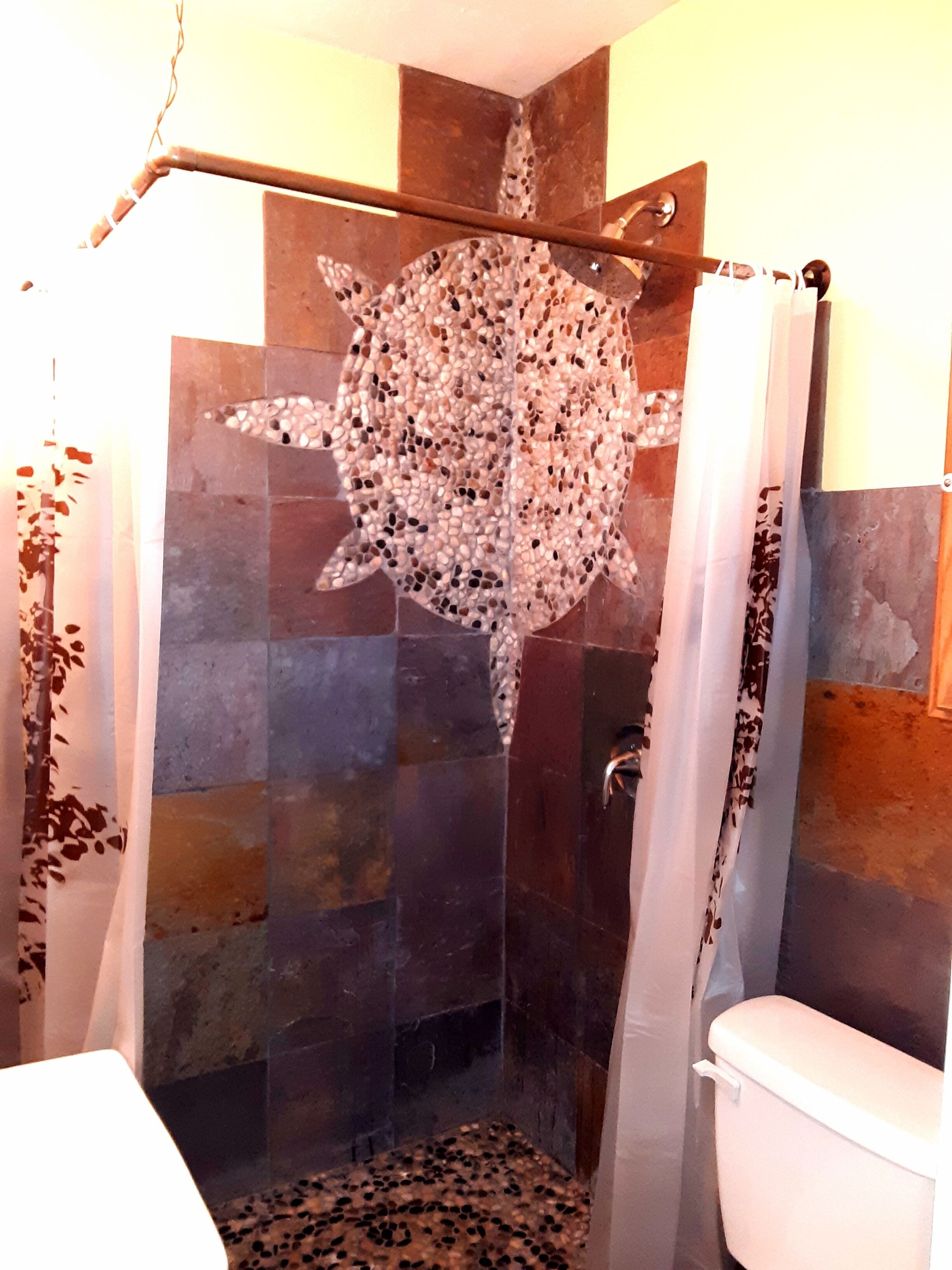 Quiet, private, whole house, 3 bedroom, 1 bath, horse farm retreat. 1500 sq ft. 