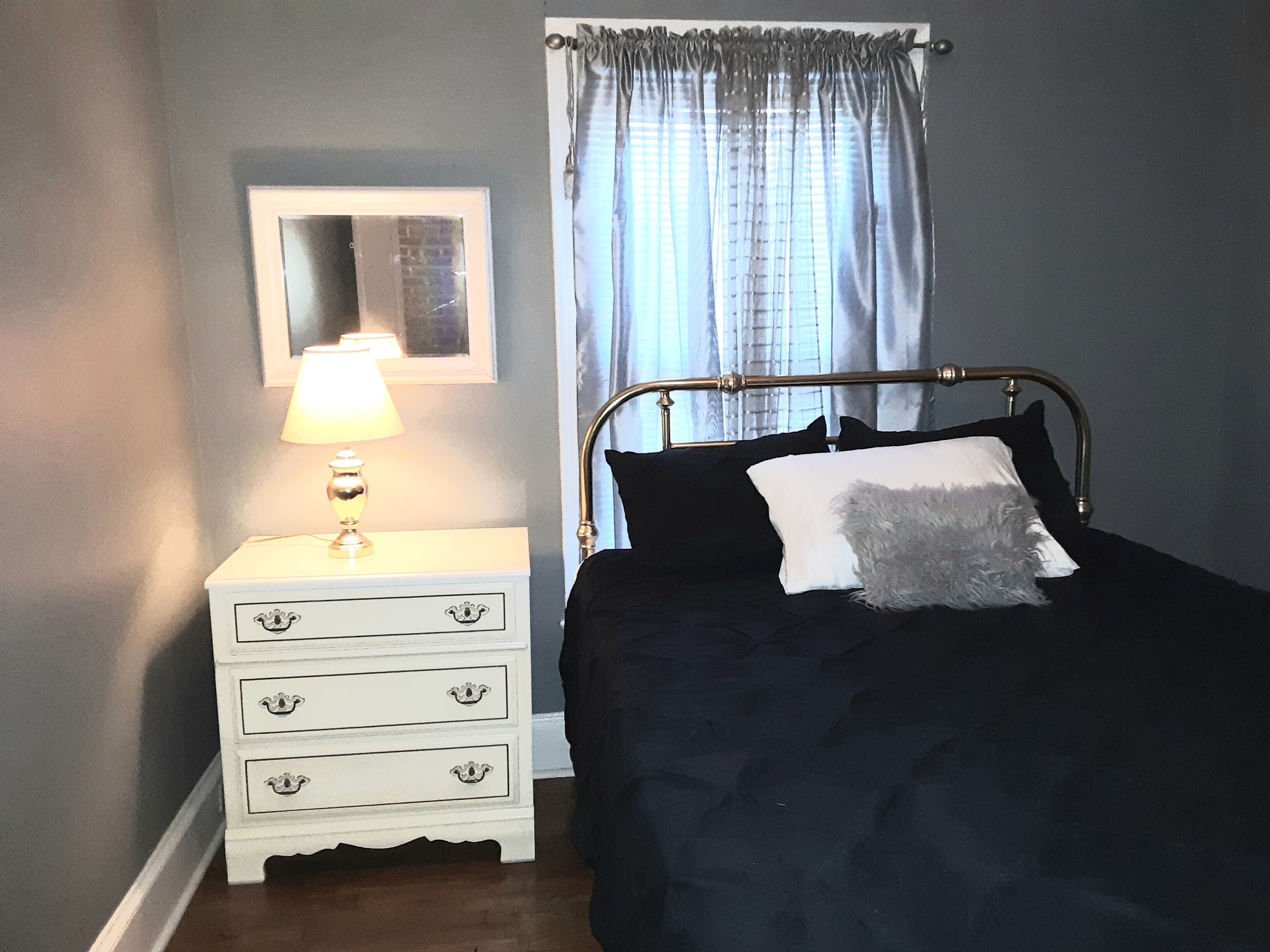 Quiet, private, whole house, 3 bedroom, 1 bath, horse farm retreat. 1500 sq ft. 