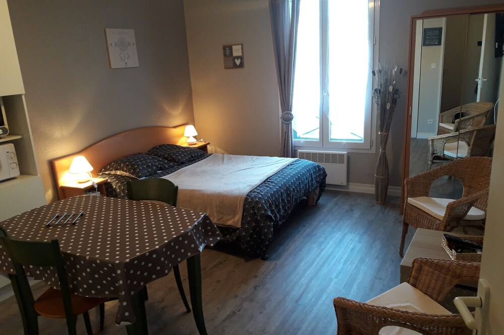 Nice stylish studio with free private parking