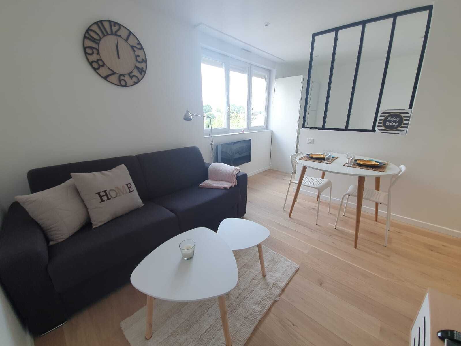 Quiet lilacs between Paris and Disneyland