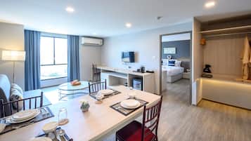 Junior Double Room | In-room dining