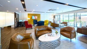 Lobby sitting area - IWISH Hotel (Nonthaburi)
