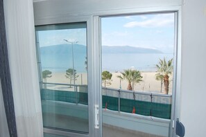 Apartment, 2 Bedrooms | Desk, free WiFi, bed sheets