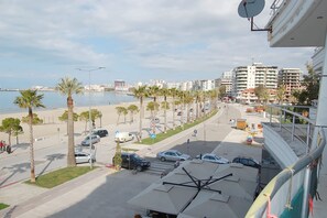 Apartment, 2 Bedrooms | 2 bedrooms, desk, free WiFi, bed sheets