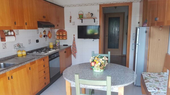 Fridge, microwave, oven, stovetop - Apartment on the third floor of a building - CODE CIN IT066098C2K5KFM3OF (Sulmona)