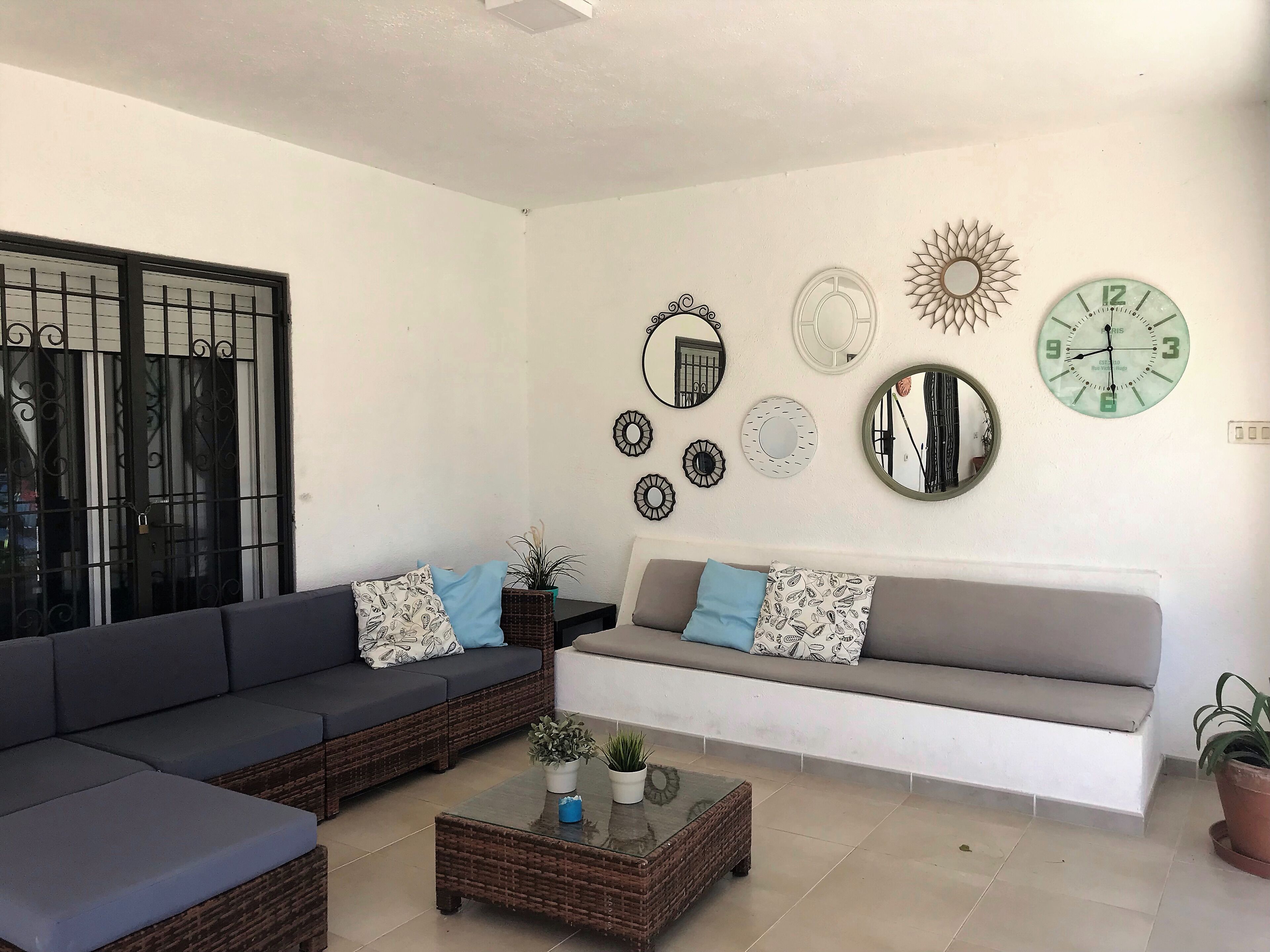 تلفزيون ذكي، مدفأة، تنس طاولة