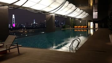 Alberca techada y alberca climatizada