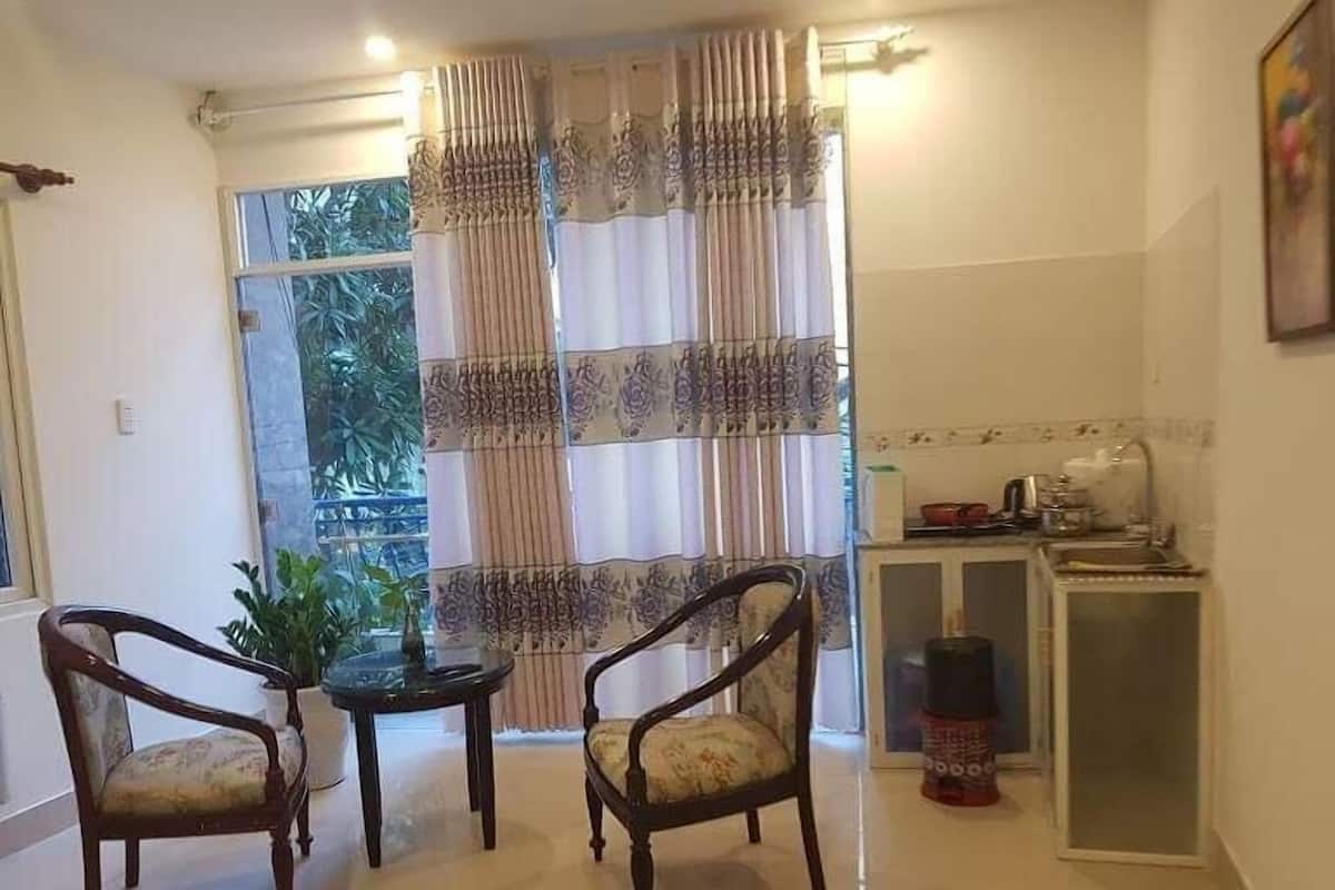 Classic Triple Room | Desk, blackout drapes, free WiFi, bed sheets