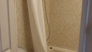 A bathroom with a toilet, a shower, and a bathtub. - The Huntsman Hotel (Chepstow)