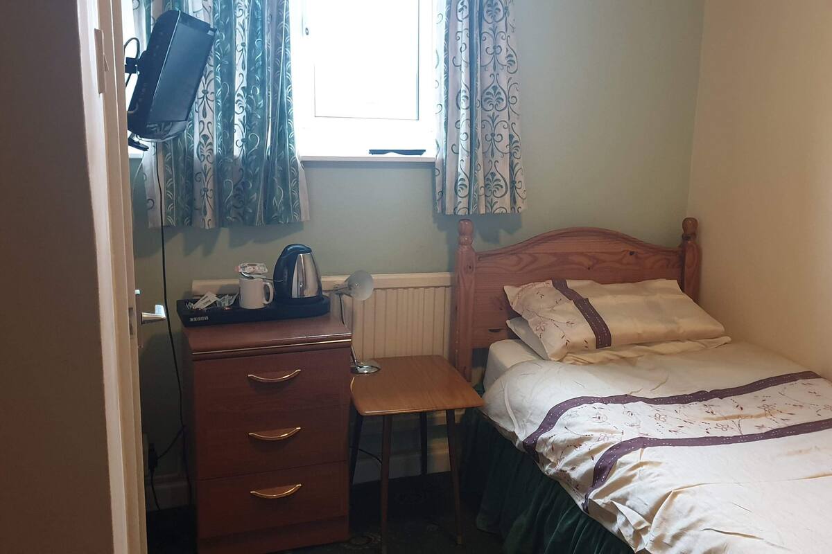 Basic Single Room | WiFi (free)