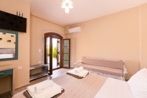 4 bedrooms, in-room safe, iron/ironing board, free WiFi - Ilys Home, a Country-chic Retreat with Pool & BBQ, Walking distance to amenities (Margarites, Rethymno)