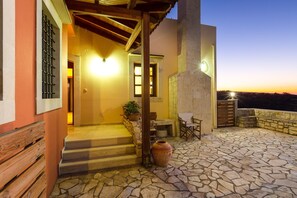 Terrace/patio - Ilys Home, a Country-chic Retreat with Pool & BBQ, Walking distance to amenities (Margarites, Rethymno)