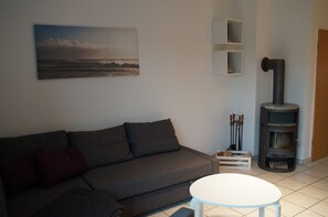 Fernseher, DVD-Player, Videothek, Stereoanlage