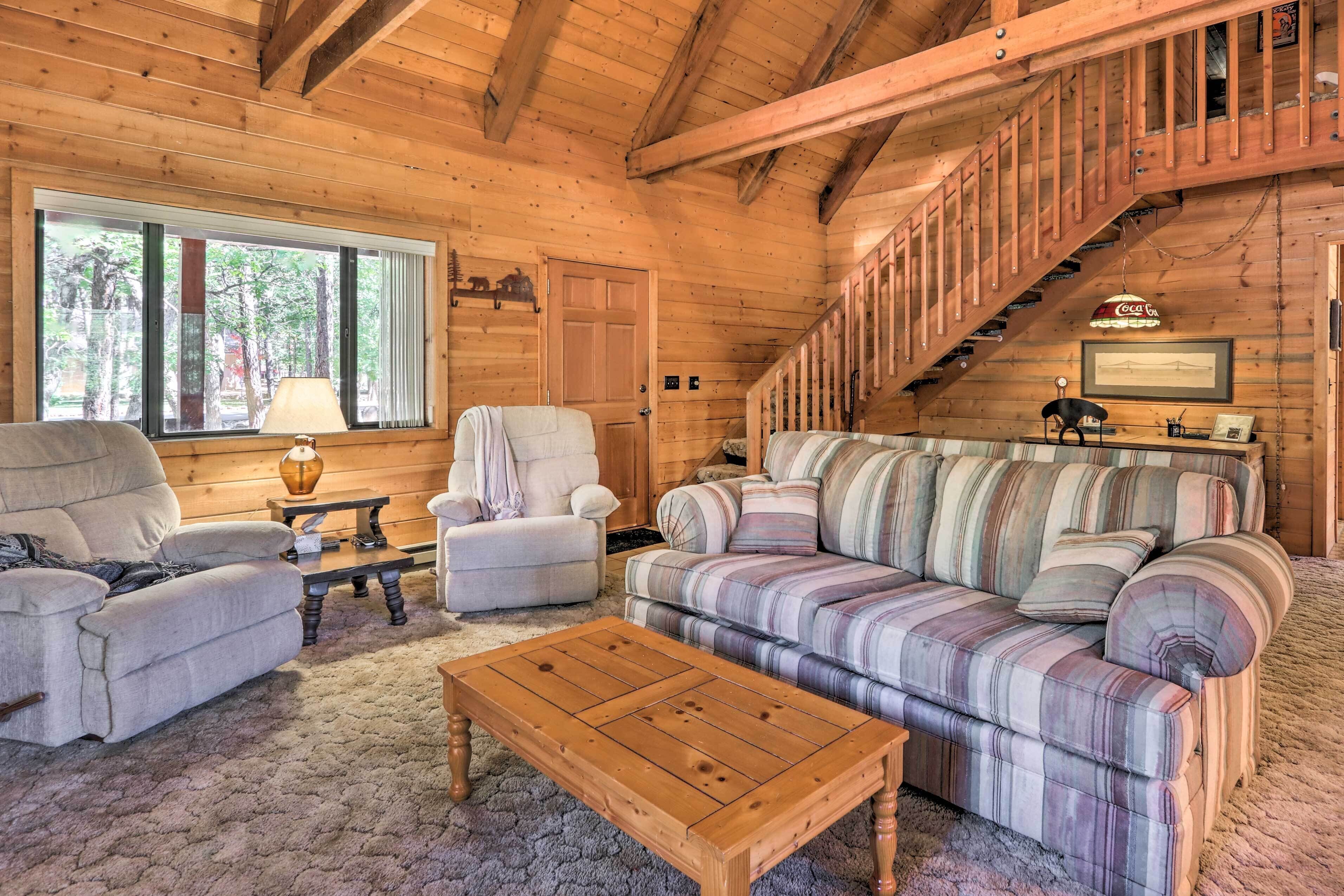 Pinetop Cabin w/ BBQ - 7 Mi to Show Low Lake!