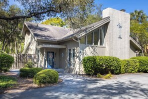 Exterior - 6 Bedroom 4 Bath - Private Pool - Close to Beach (Hilton Head Island)