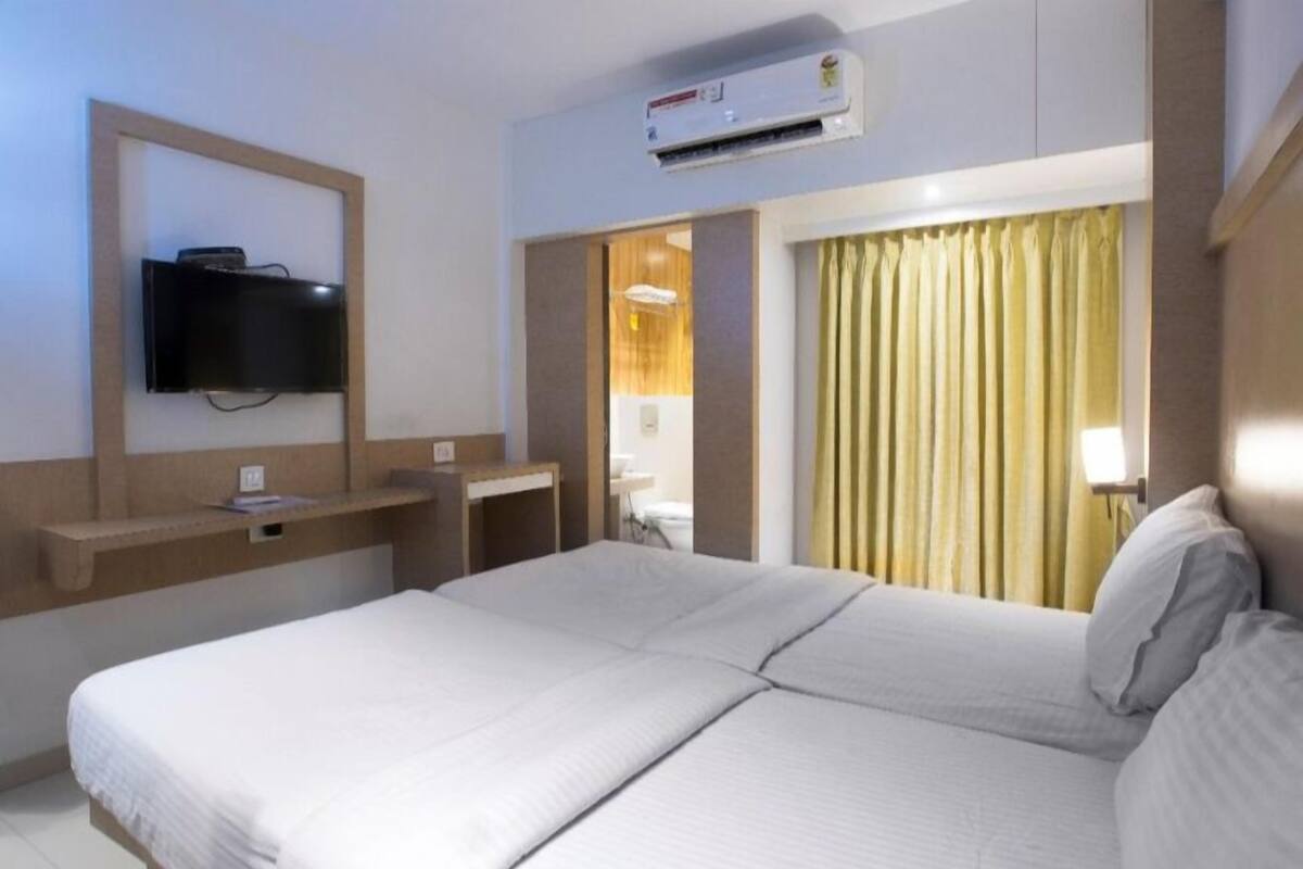 Kamar Double Eksekutif untuk 1 Orang | Brankas, dilengkapi dengan perabotan berbeda-beda, dan meja kerja