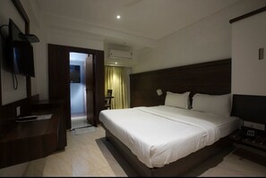 Executive Double Room Single Use | In-room safe, individually furnished, desk, laptop workspace - Hotel Gold Crest (Navi Mumbai)