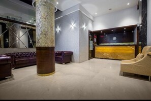 Reception - Hotel Gold Crest (Navi Mumbai)