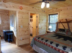 3 bedrooms, iron/ironing board, travel crib, free WiFi
