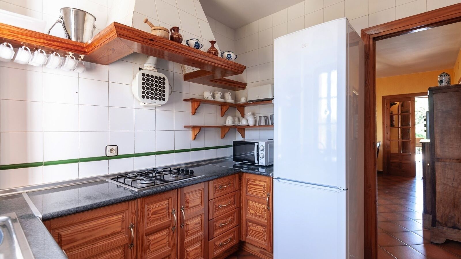 Refrigerador, microondas, parrilla de estufa y lavavajillas 