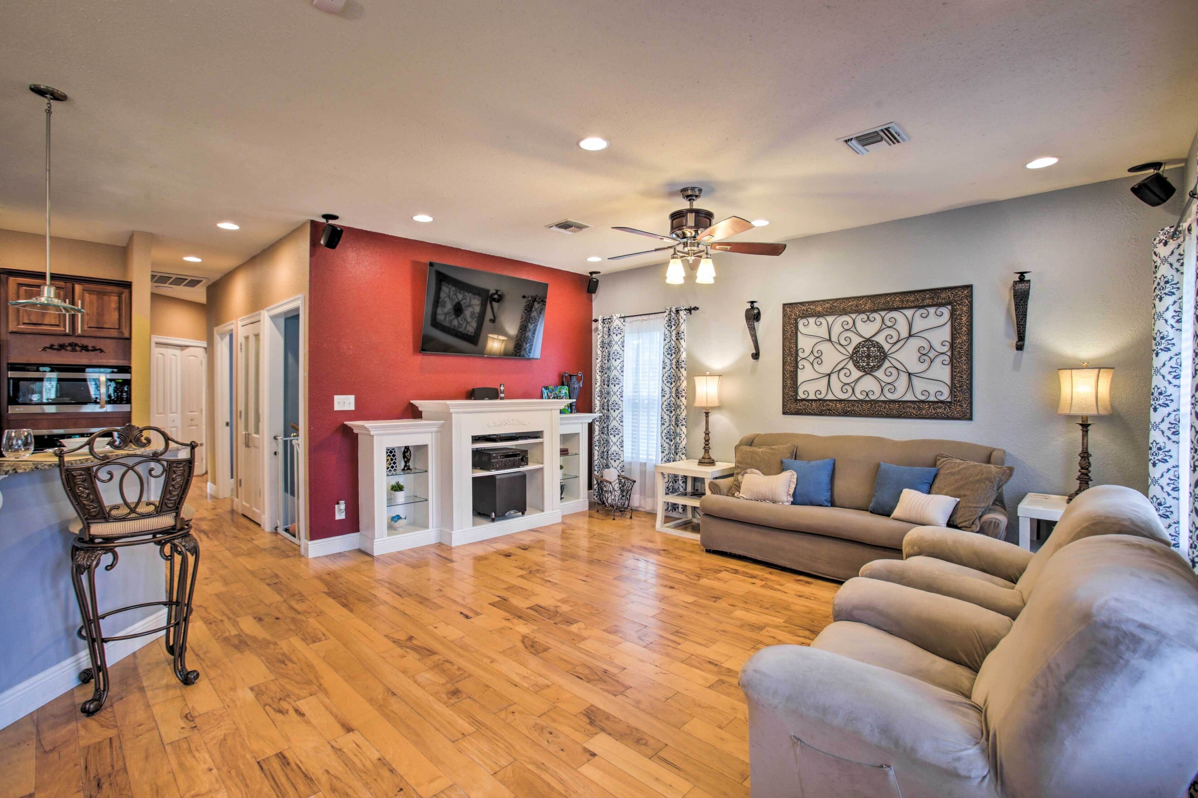 Waveland Family House, 4-Minute Drive to the Beach