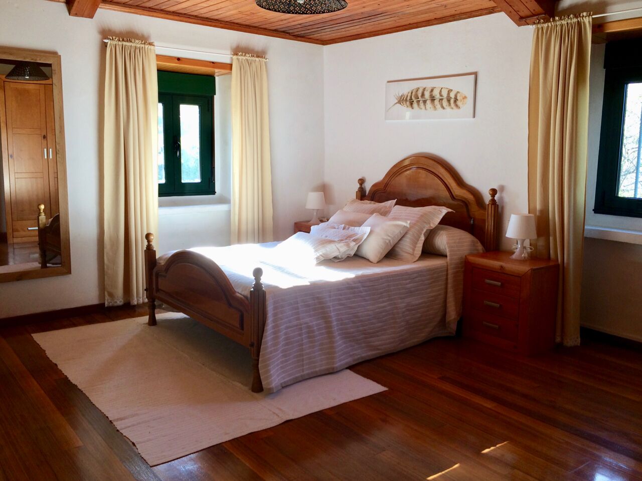 Country house with large garden, ocean views and a 5 minute walk to the beach!