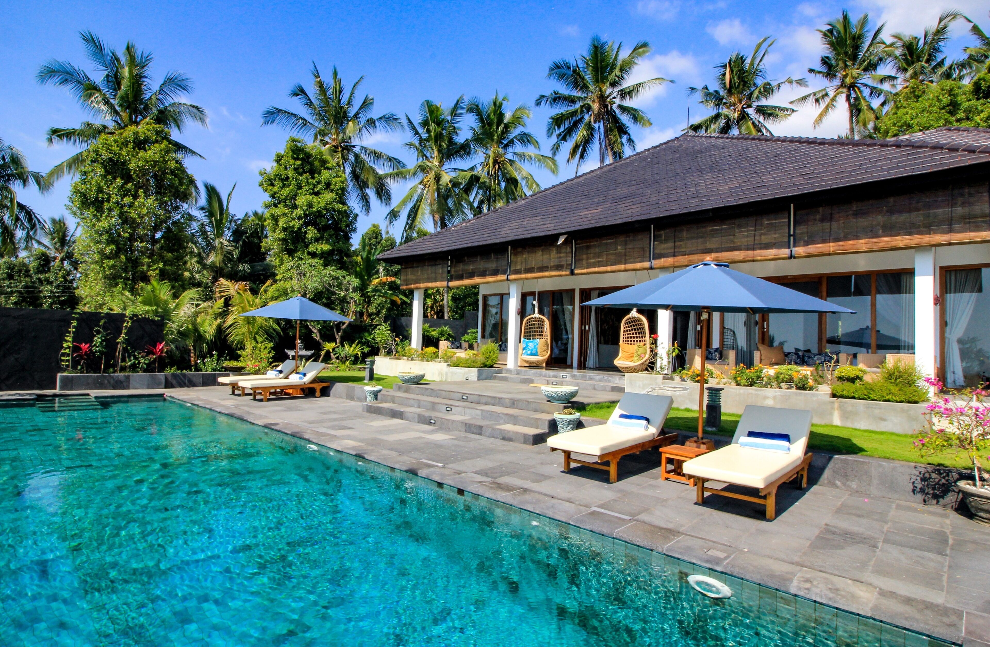 Outdoor pool, an infinity pool