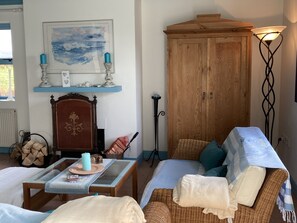 3 bedrooms, desk, iron/ironing board, free WiFi - The Blue House -Tara´s Land with fantastic sea views (Bantry)