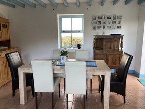 Dining - The Blue House -Tara´s Land with fantastic sea views (Bantry)