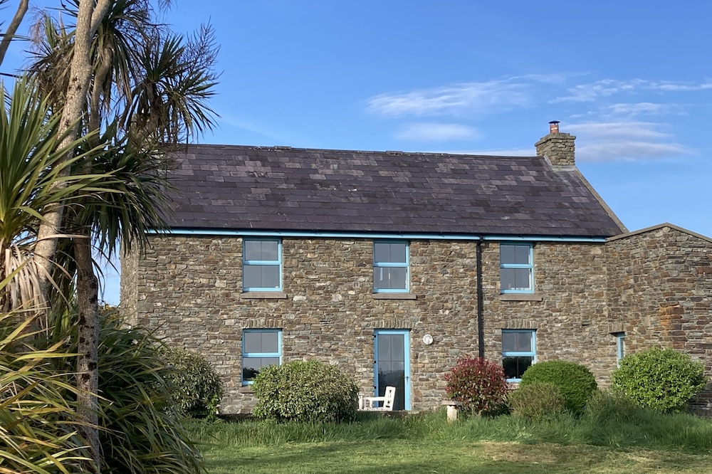 Artist house with fantastic sea views