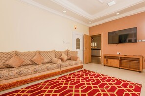 Grand-Villa, 2 Schlafzimmer, Gartenblick, Poolseite | Wohnzimmer | Flachbildfernseher