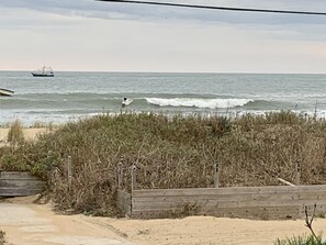 靠近海滩、沙滩椅
