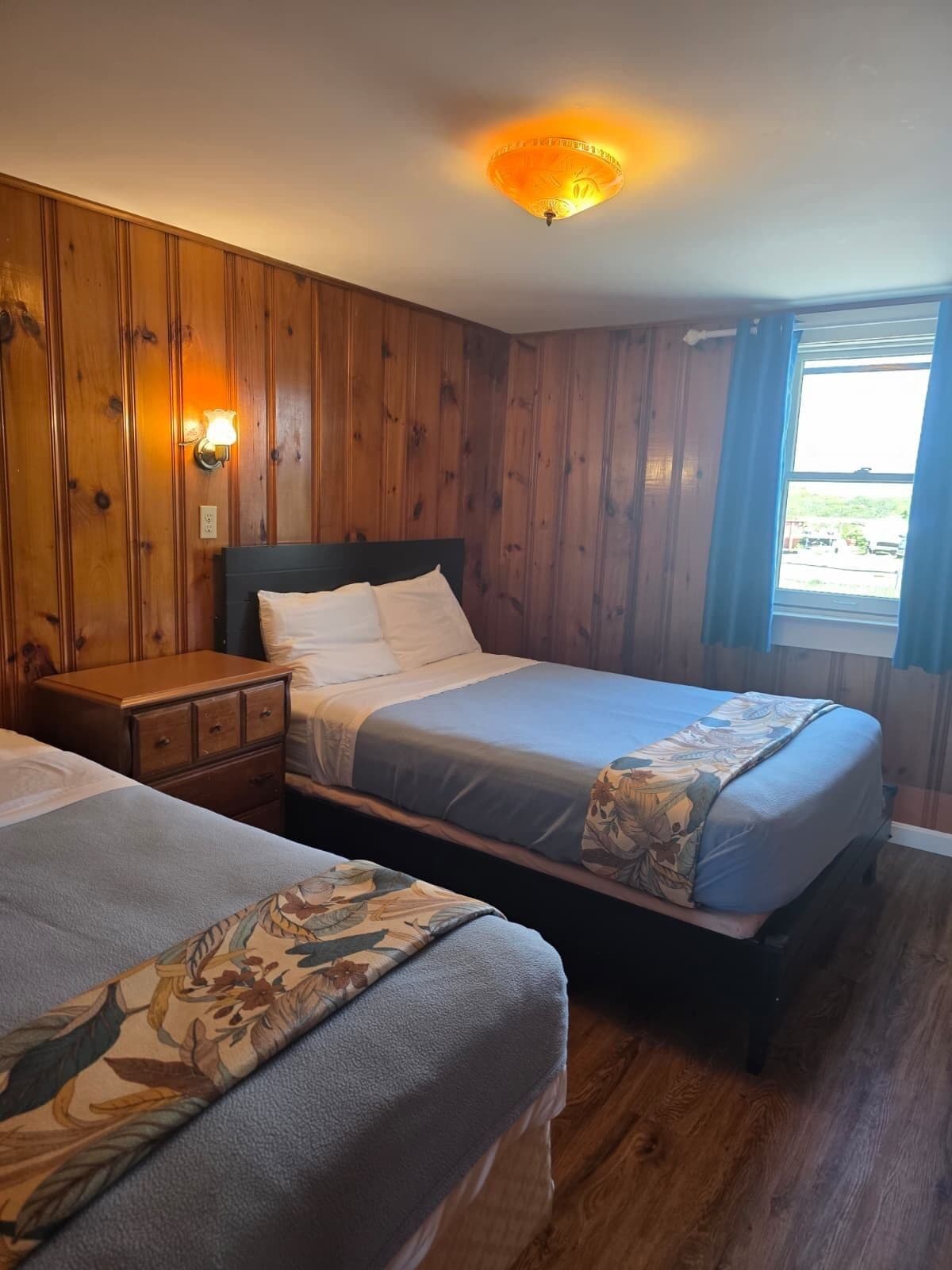 Cottage 4, 2 Bedrooms, Non Smoking (Tuna - Ocean Front) | Individually decorated, individually furnished, laptop workspace