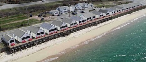 Yksityinen ranta, valkoista hiekkaa